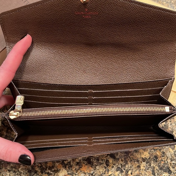 Louis Vuitton Sarah Wallet - Picture 4 of 13